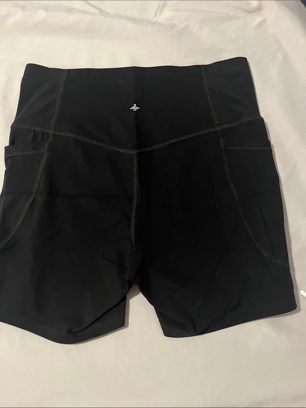 HALARA Black High-Waist Bike Shorts with Side Pockets